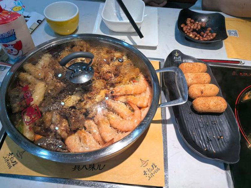 黄记煌三汁焖锅风靡全国:传统美食的现代演绎