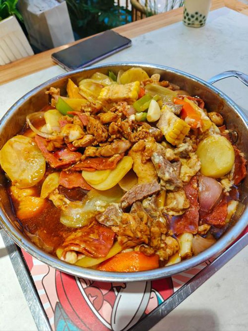 三汁焖锅加盟:让美食带来新机遇