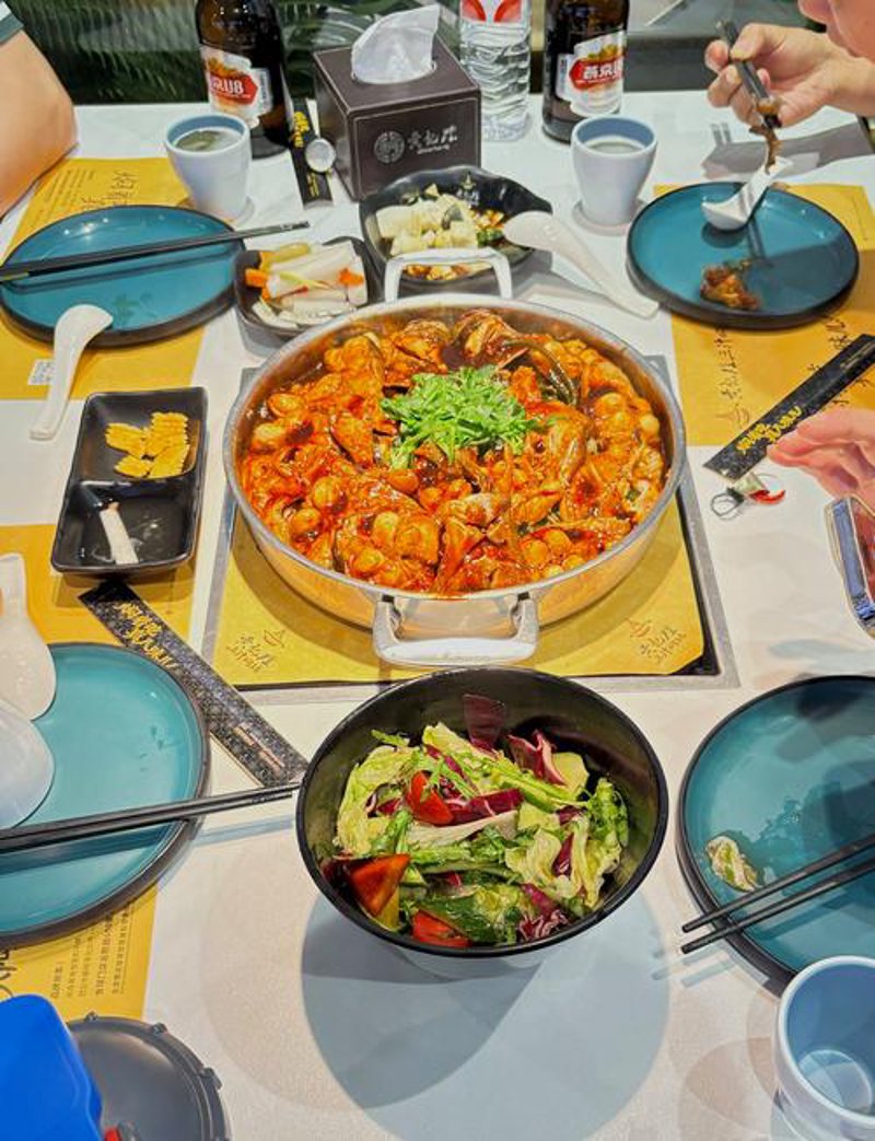 三汁焖锅新时尚:黄记煌引领美食潮流